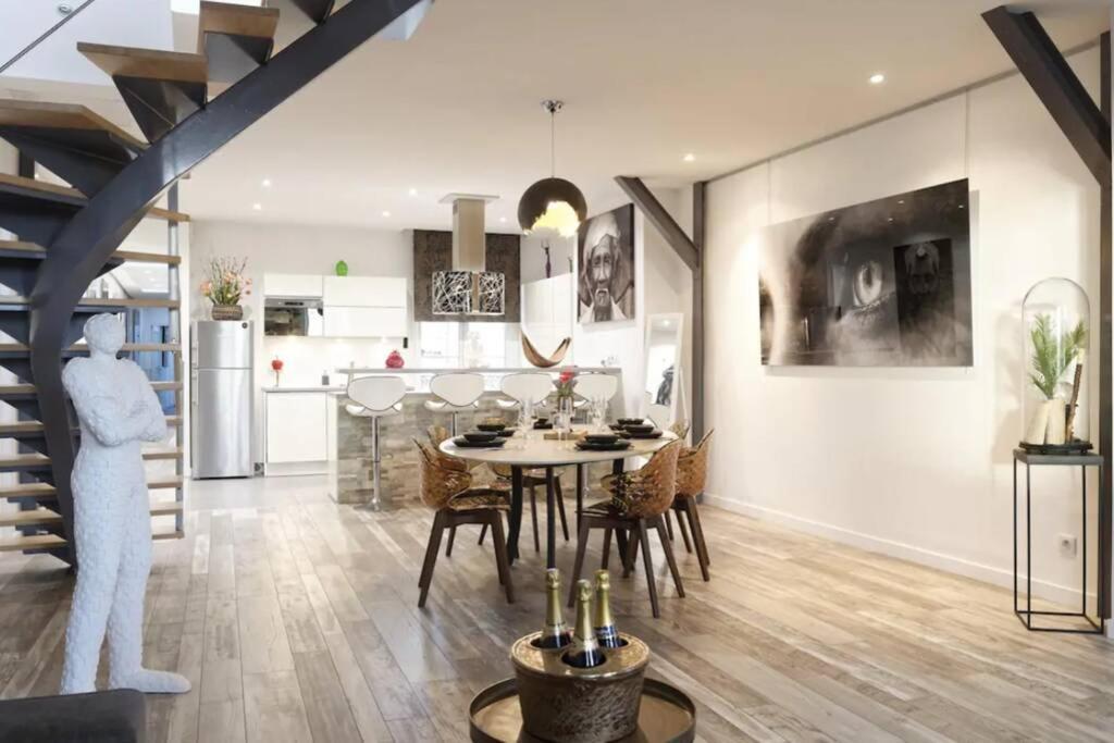 Reims Centre : Appartement Lumineux Et Atypique 46, Place D'Erlon 外观 照片